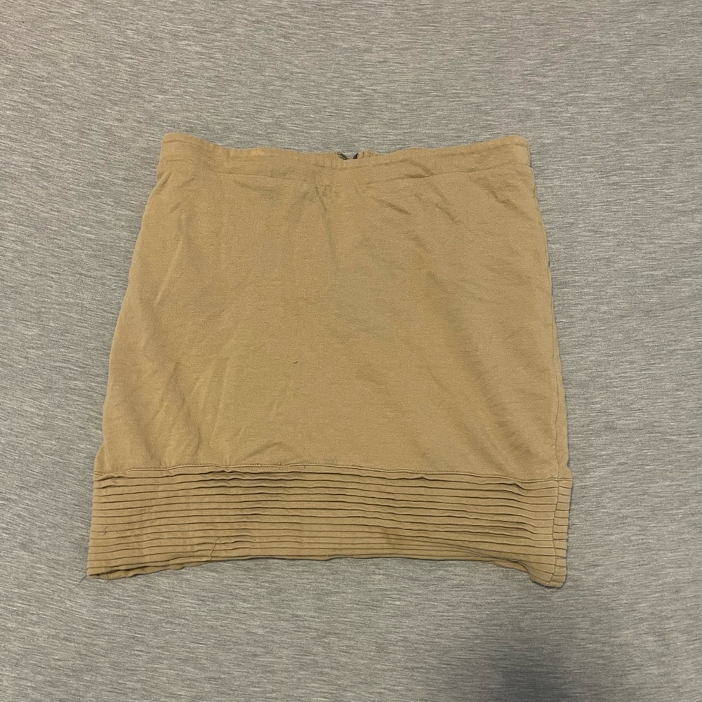 Stretchy tan skirt